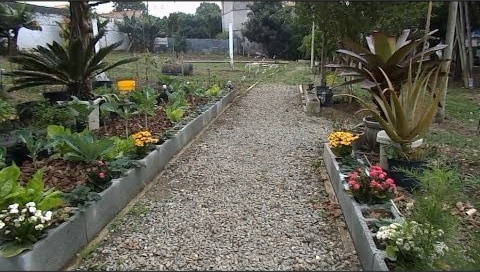 Jardim horizontal com Bloco de concreto vazado.jpg